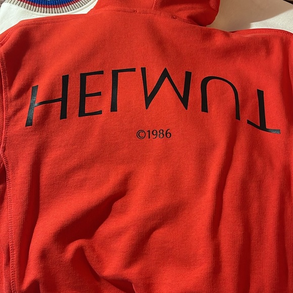 Helmut Lang hoodie in red featuring "L'Apocalypse Joyeuse 1986" - Picture 5 of 6